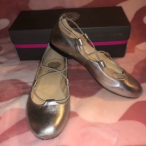 EUC! Vince Camuto Pewter Callini Flats. Sz. 6 (US)